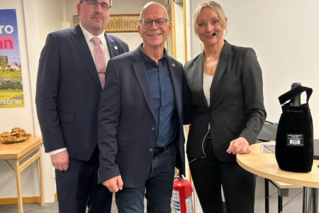 Jessica Stegrud på besök hos SD Haninge.
Föreläste om den energipolitik Sverigedemokraterna och regeringen driver.