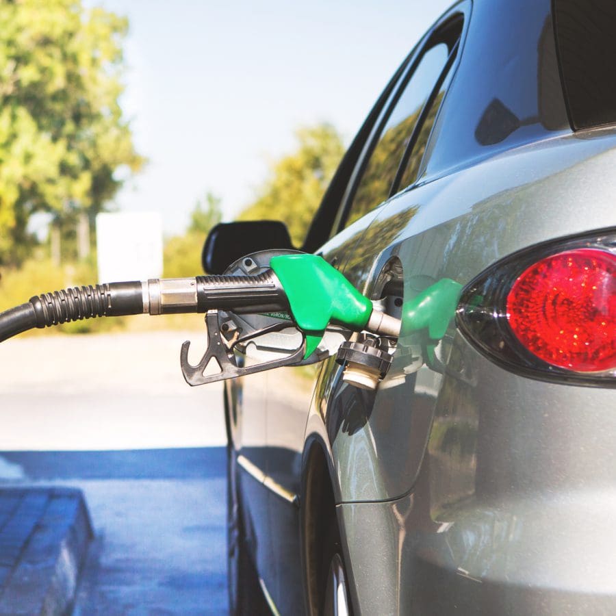 Prioritera bilister och behåll Östra station